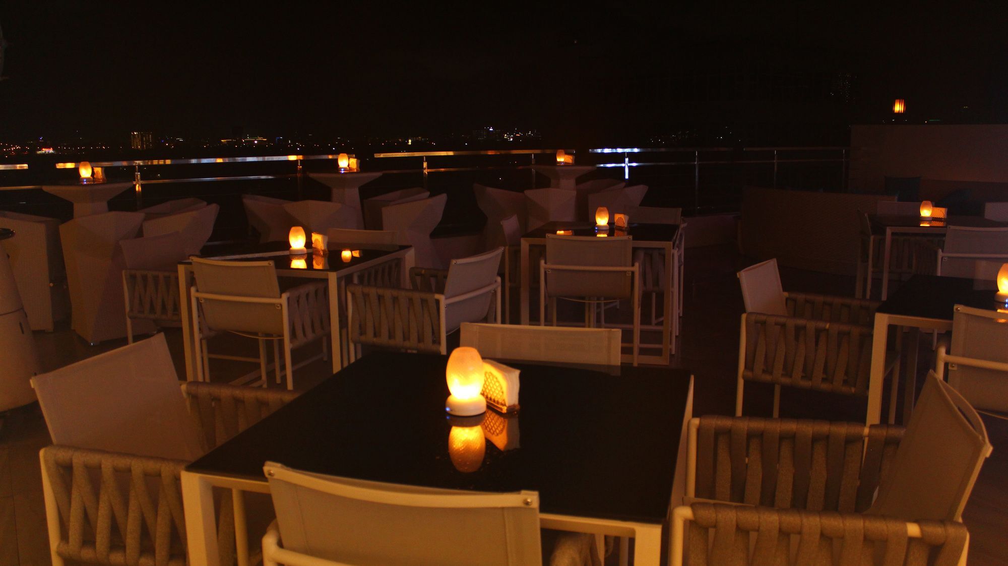 City Park Hotel Residences Taguig Exterior foto